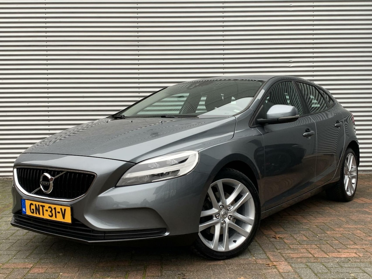 Volvo V40 - 2.0 T2 Inscription Cruise Airco Led Navi Pdc 2019 Vol Opties Eerste eigenaar 82684 Km Deal - AutoWereld.nl