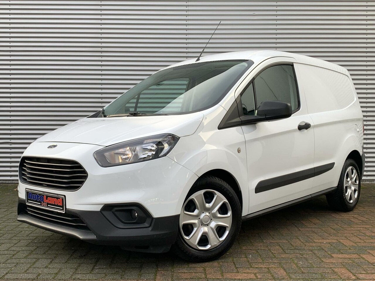 Ford Transit Courier - 1.0 Benzine Aux Usb Airco Benzine 2019 Eerste Eigenaar 77306 KM Dealer Onderhouden 35 Euro - AutoWereld.nl