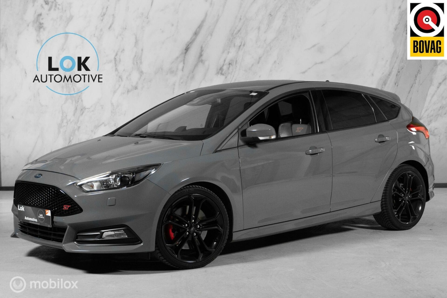 Ford Focus - 2.0 EcoBoost ST-3 RECARO|LED|CAMERA|CARPLAY|CRUISE|250PK|STOELVERWARMING|STUURVERWARMING - AutoWereld.nl