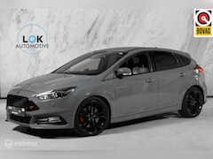 Ford Focus - 2.0 EcoBoost ST-3 RECARO|LED|CAMERA|CARPLAY|CRUISE|250PK|STOELVERWARMING|STUURVERWARMING