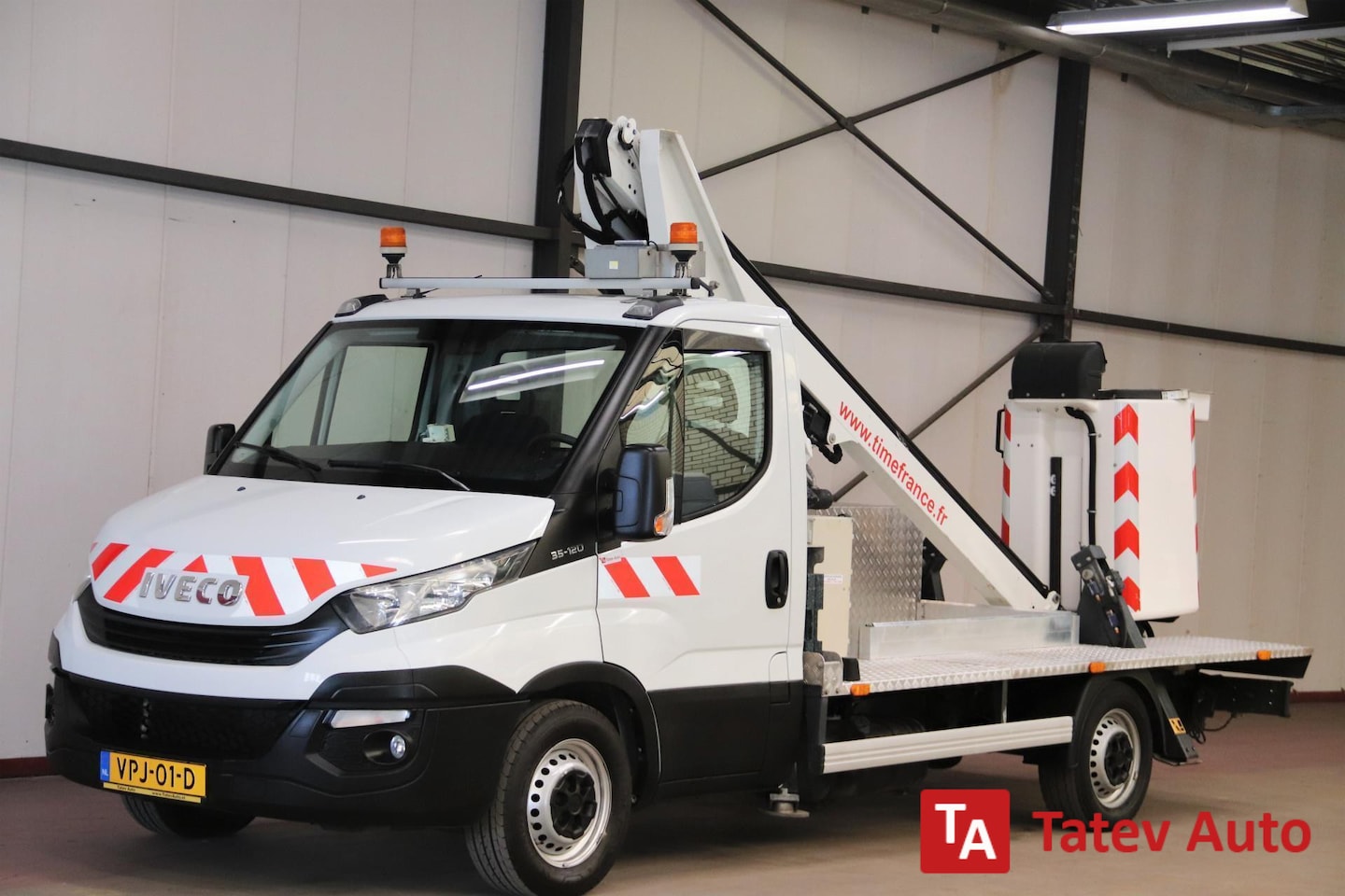 Iveco Daily - 35S12 HOOGWERKER 13 METER LT130TB MET 3500 KG TREKVERMOGEN TREKHAAK - AutoWereld.nl