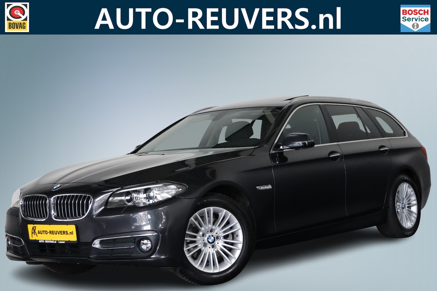 BMW 5-serie Touring - 520i Luxury Edition / Panorama / Leder / LED / Allseason - AutoWereld.nl