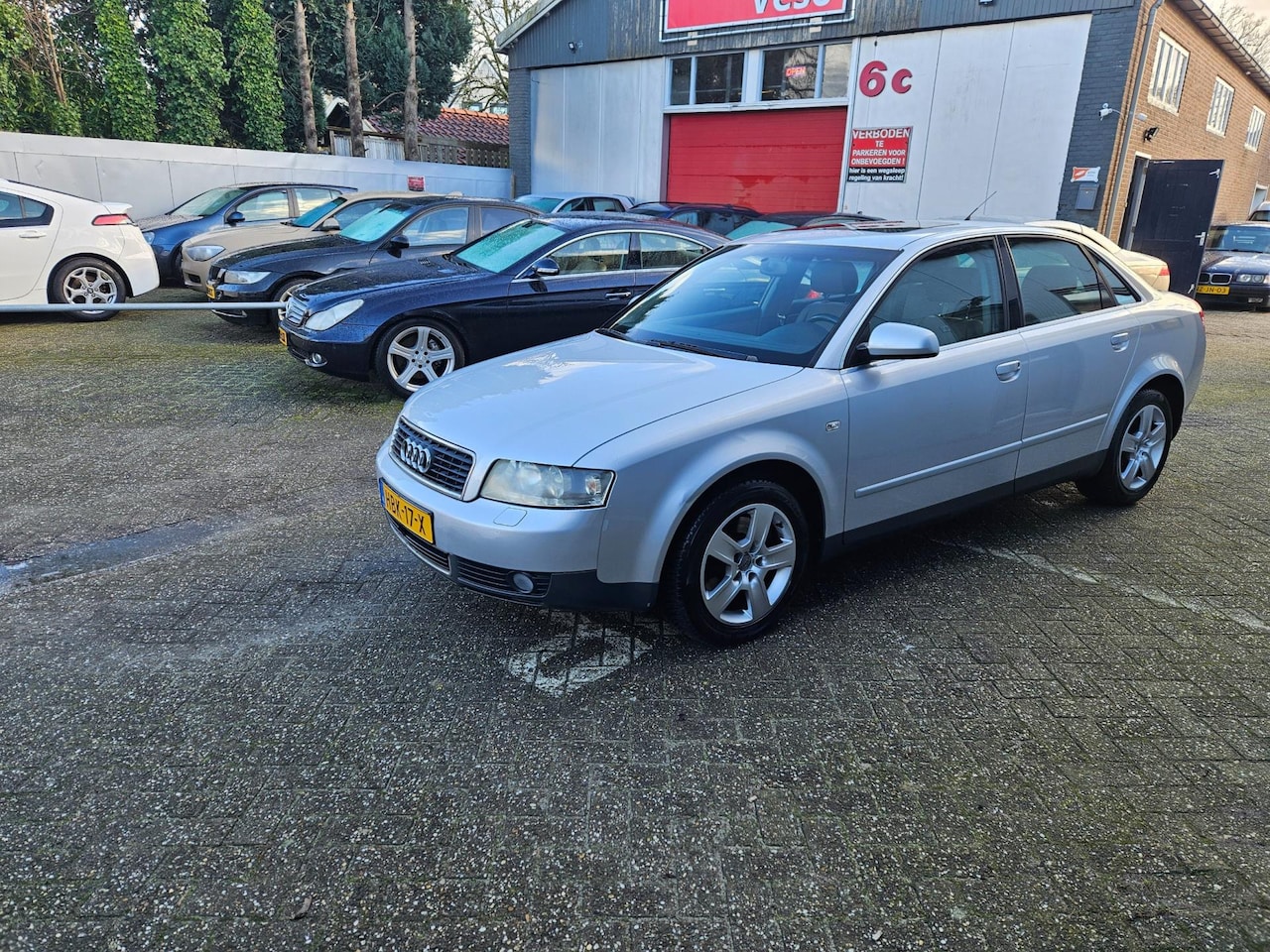 Audi A4 Limousine - 2.4 MT Automaat Cruise/Clima APK tot 11/2026 - AutoWereld.nl