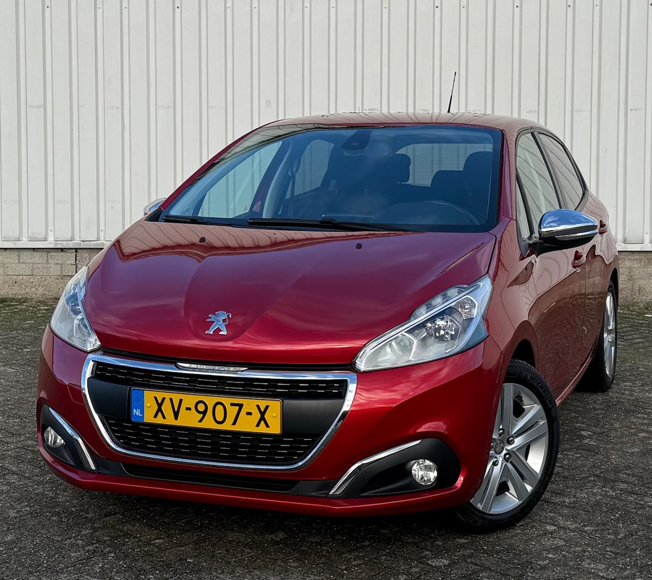 Peugeot 208 - 1.2 PureTech Signature Navigatie, Dealer onderhouden, Trekhaak, CruiseControl, Airco - AutoWereld.nl