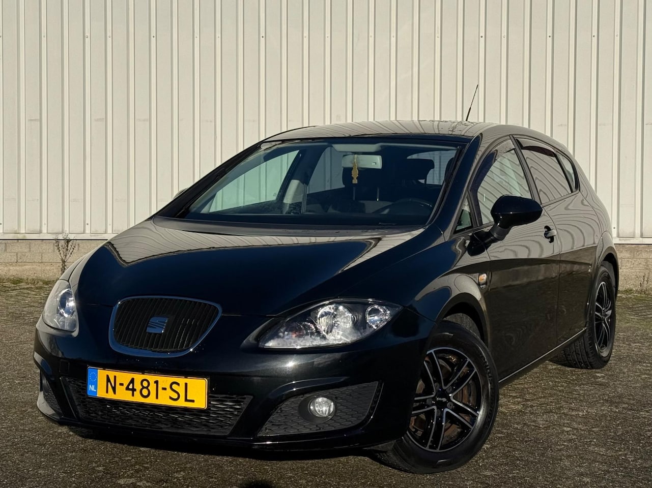 Seat Leon - 1.2 TSI Ecomotive Style Navigatie, Camera, Airco, Dealer onderhouden, Nieuwe Apk - AutoWereld.nl