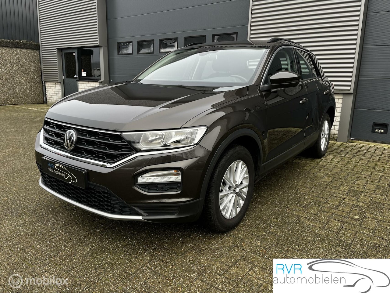 Volkswagen T-Roc - 1.5 TSI AUTOMAAT/LEER/NAVI/CAMERA/SCHADE - AutoWereld.nl