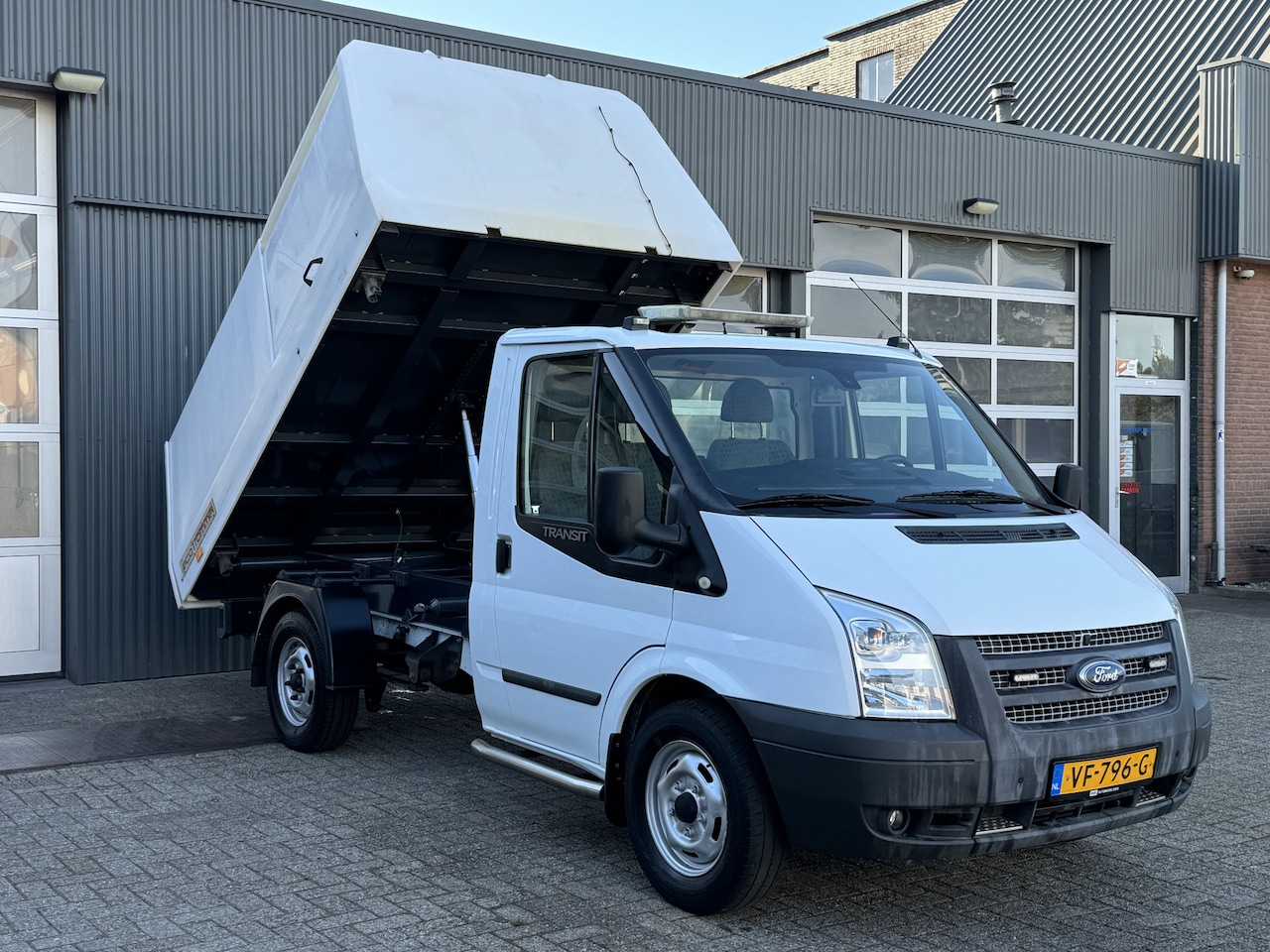 Ford Transit - 330S 2.2 TDCI kipper Veegvuilkipper Airco Navigatie Telefoonverbinding Camera 3-Persoons V - AutoWereld.nl