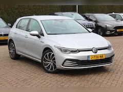 Volkswagen Golf - 1.5 eTSI Style / Camera / Head-up / Virtual Cockpit / Leder&Alcantara / 17'' / Keyless / A