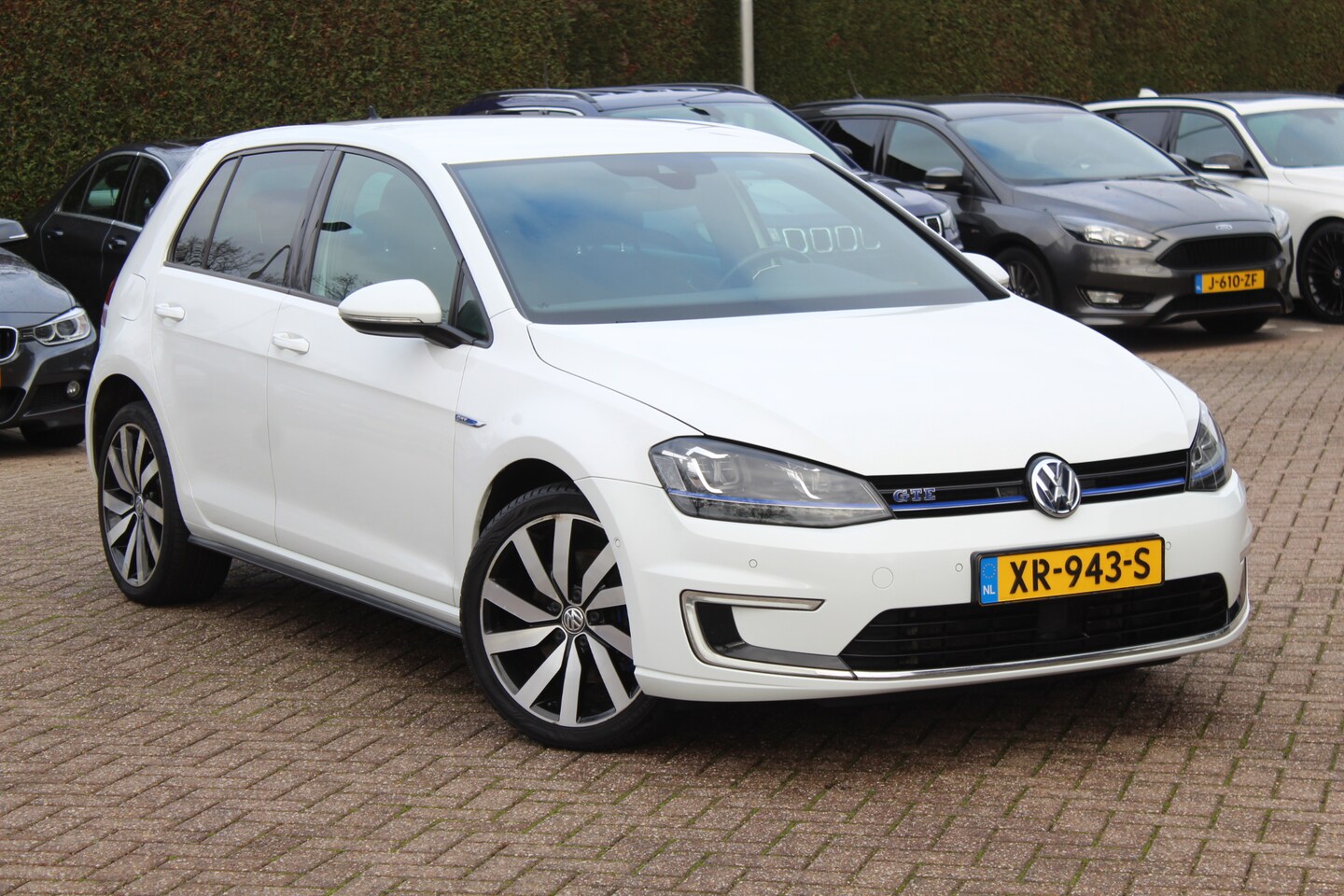 Volkswagen Golf - 1.4 TSI GTE / Camera / Navigatie / 17'' / ACC / Getint glas / Apple CarPlay / Spiegel-pakk - AutoWereld.nl