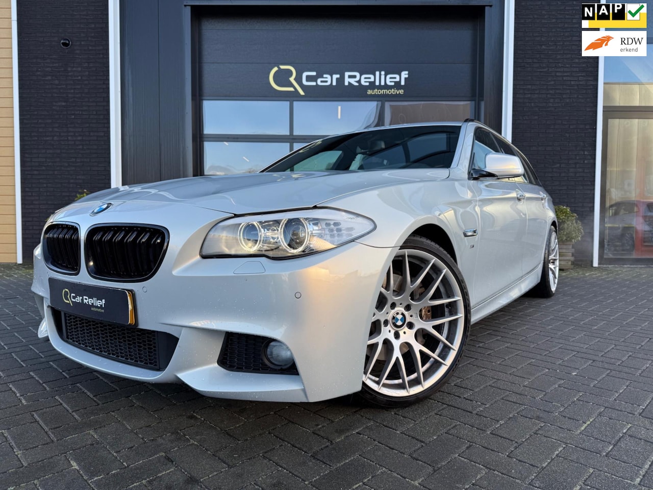 BMW 5-serie Touring - 528i 528i, M Sport, Panoramadak, Comfortzetels, Stoelverwarming, Parkeersensoren v/a, Stuurverw - AutoWereld.nl