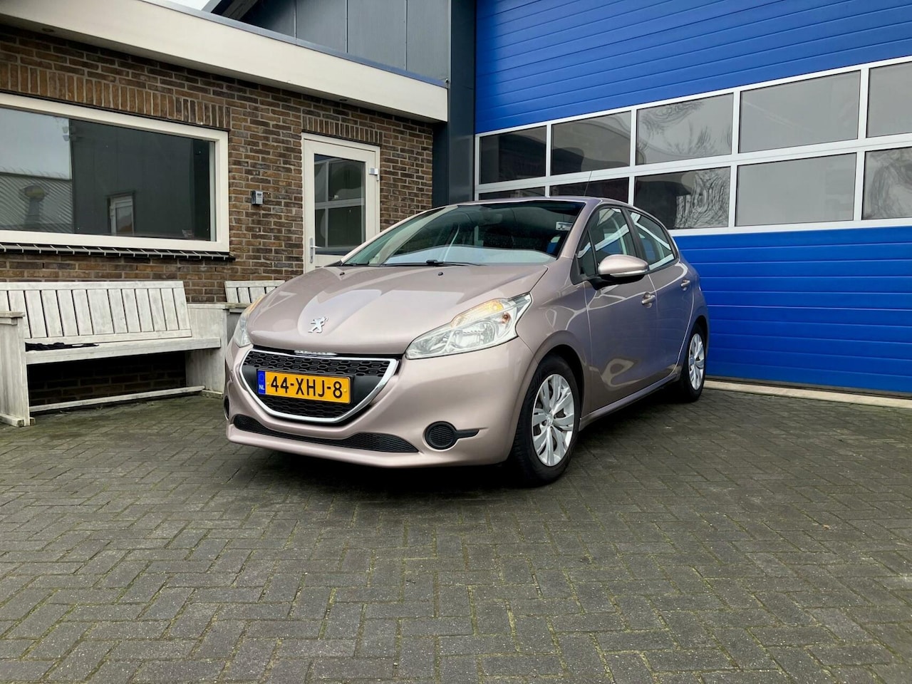 Peugeot 208 - 1.4 VTi Active Cruise Airco Trekhaak - AutoWereld.nl