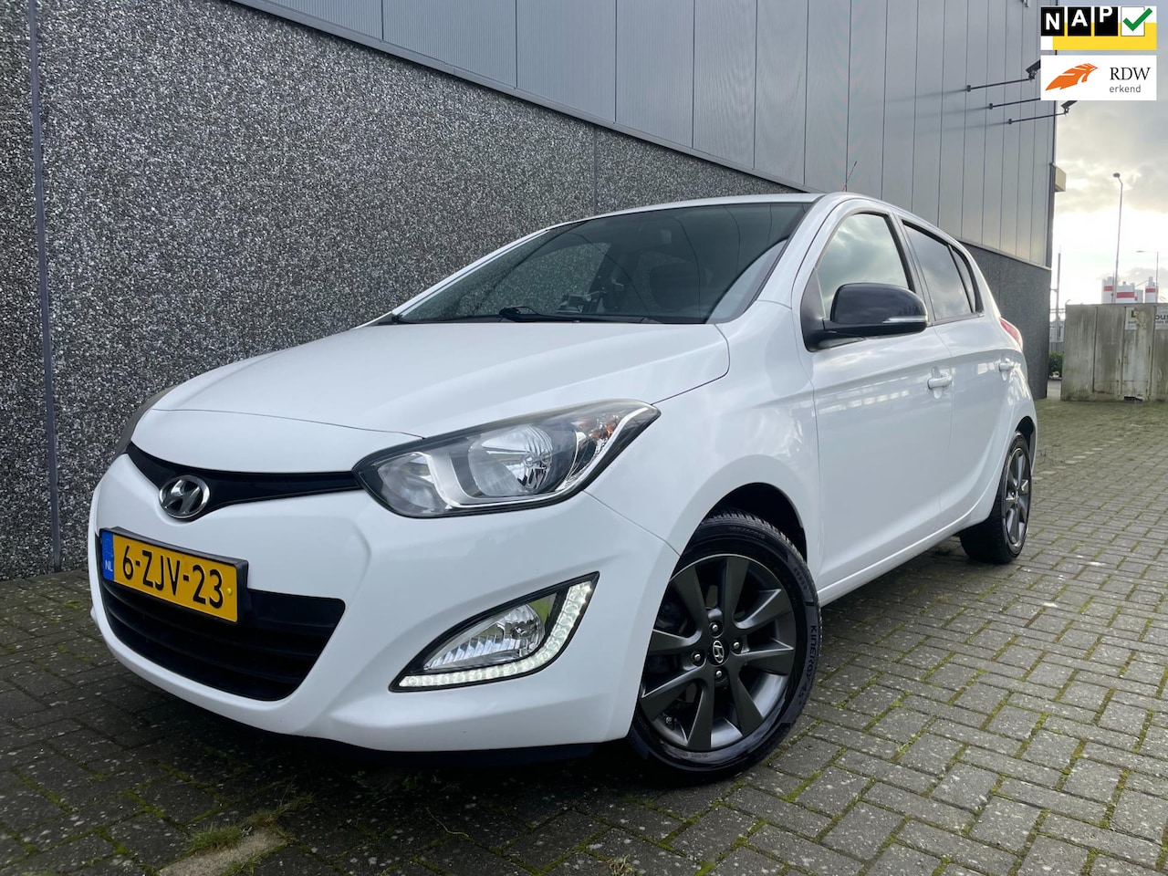 Hyundai i20 - 1.2 HP i-Motion/Dealer onderh/Nieuwe beurt! - AutoWereld.nl