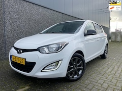 Hyundai i20 - 1.2 HP i-Motion/Dealer onderh/Nieuwe beurt