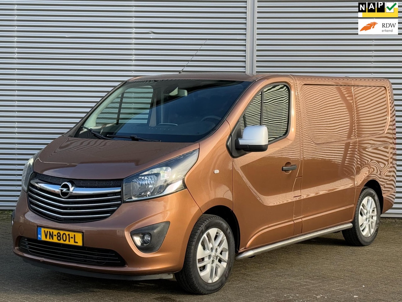 Opel Vivaro - 1.6 CDTI L1H1 Sport Airco/ Navi/ Camera/ Trekhaak/ 3zits/ - AutoWereld.nl