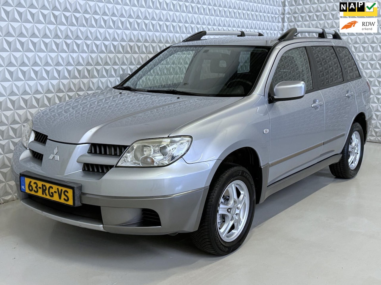 Mitsubishi Outlander - 2.0 Invite plus Airco Trekhaak (2005) - AutoWereld.nl