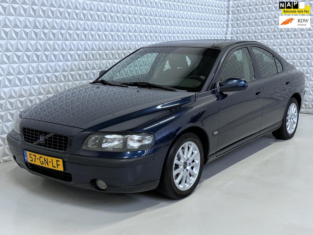 Volvo S60 - 2.4 Edition AUTOMAAT / Airco APK én Trekhaak (2001) - AutoWereld.nl