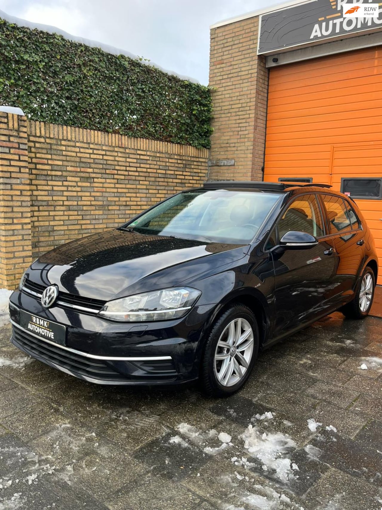 Volkswagen Golf - 1.0 TSI Highline /Panoramadak / Adaptieve Cruise / Stoelmassage - AutoWereld.nl