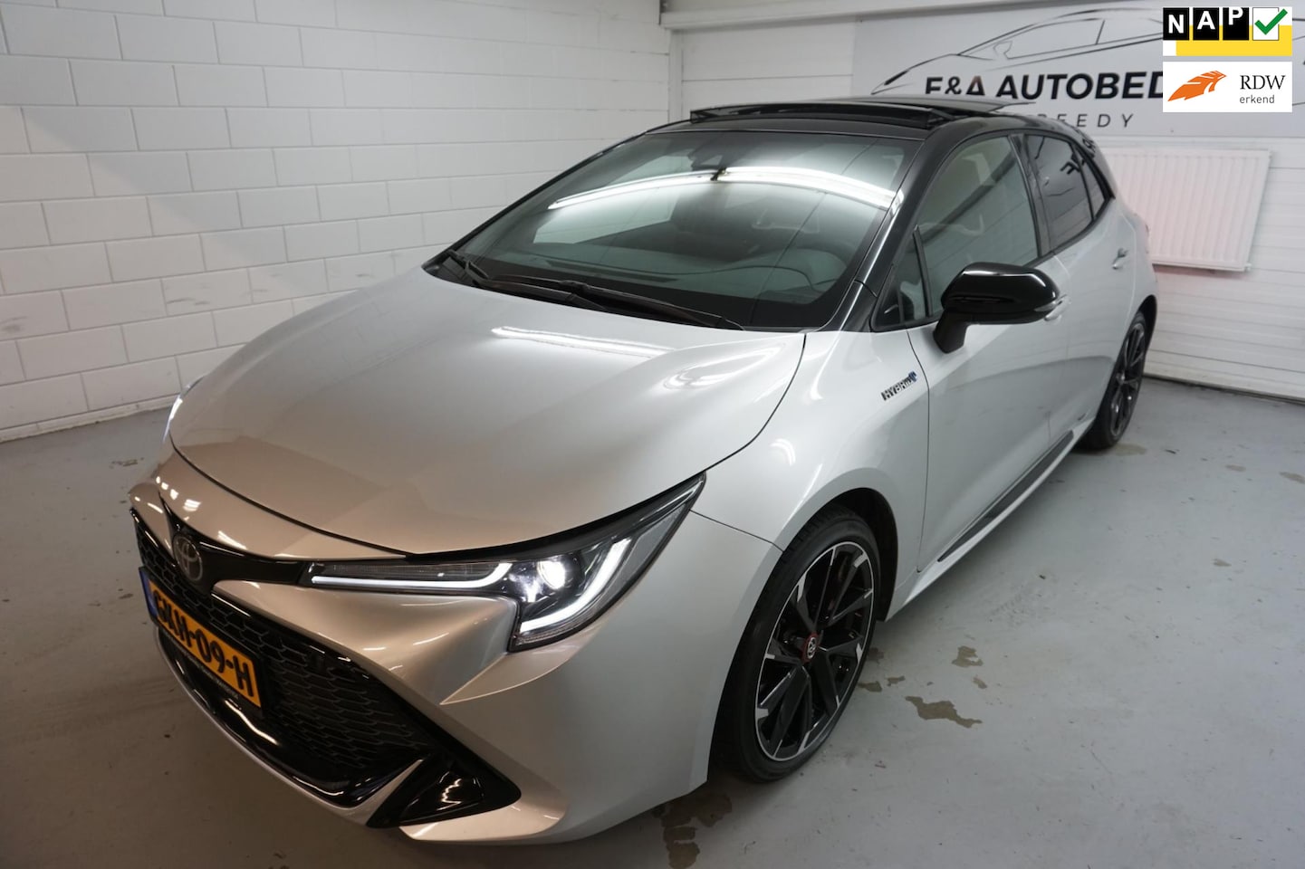 Toyota Corolla - 2.0 Hybrid GR-Sport Plus /PANORAMA 1 JAAR GARANTIE - AutoWereld.nl