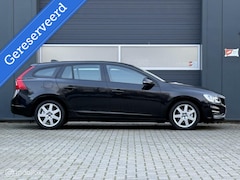 Volvo V60 - 1.6 D2 Momentum ZUINIG 1 op 20 Sensus Navi -PDC -Mooie frisse auto en goed onderhouden