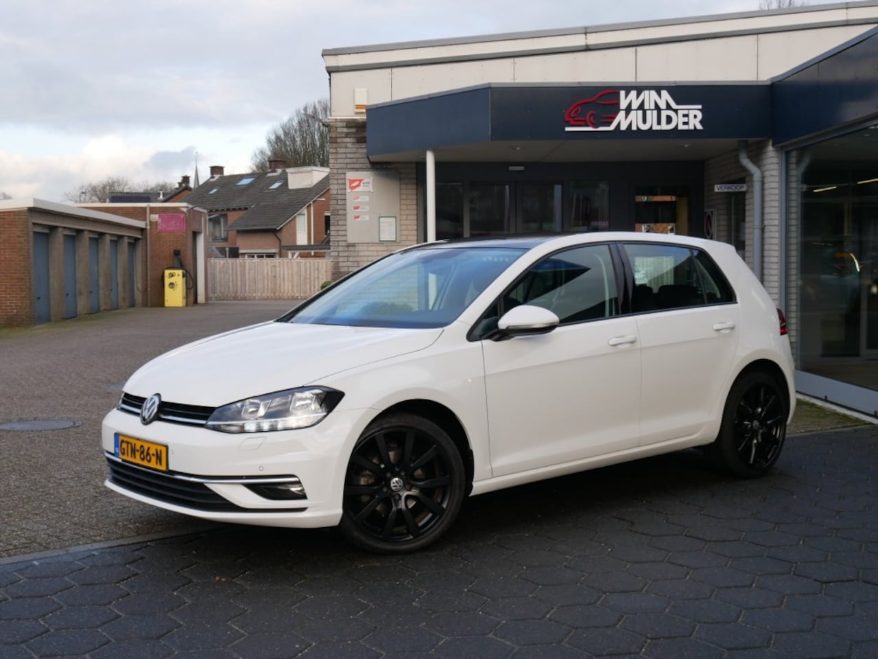 Volkswagen Golf - 1.0 TSI COMFORTLINE   **Clima//Navi//Schuifdak//Lm ** - AutoWereld.nl