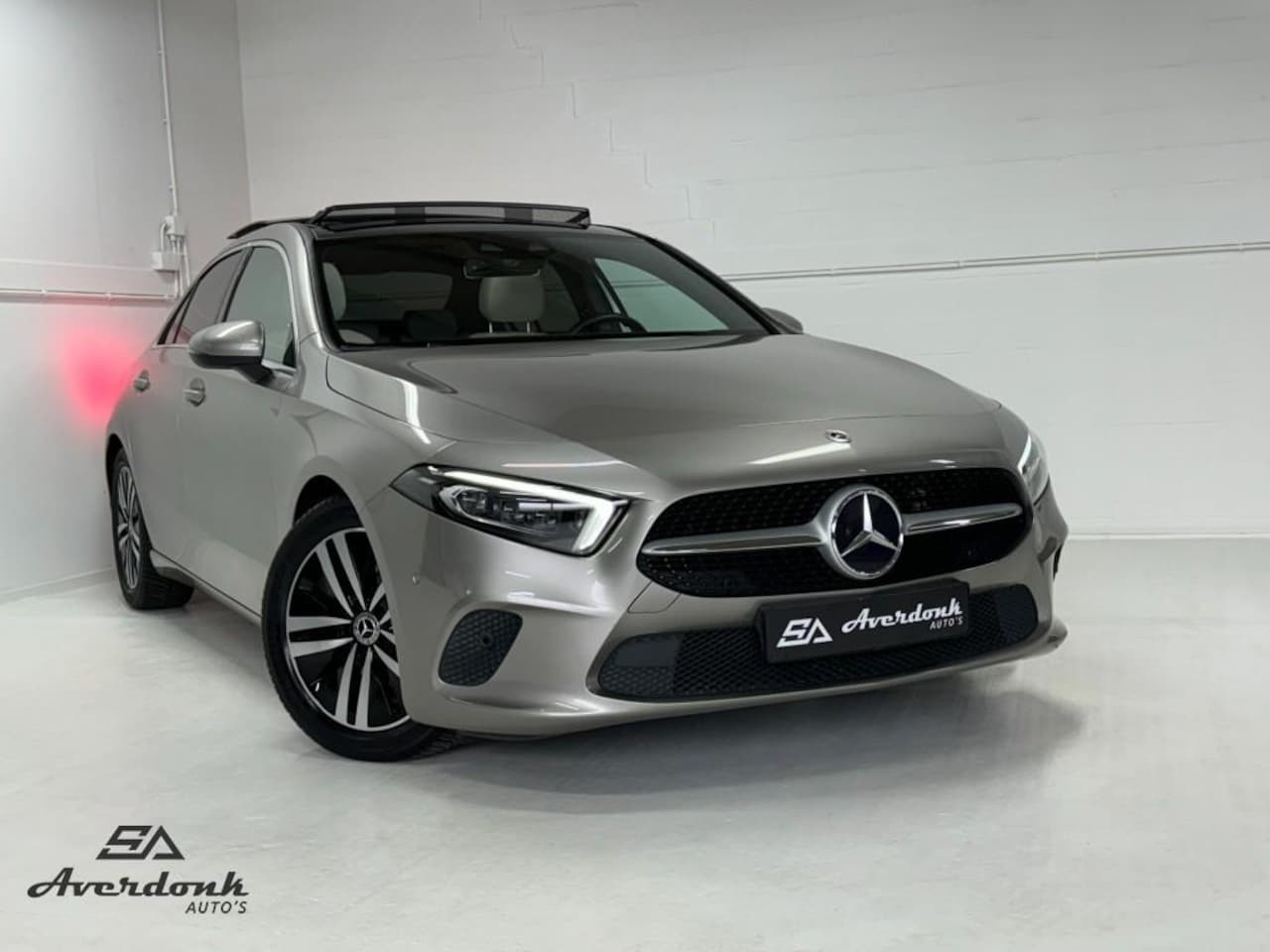 Mercedes-Benz A-klasse - 180 LUXURY LIMO AUT.  Pano/Sfeer/Leder/Widescreen/Memory/Cam/Key - AutoWereld.nl