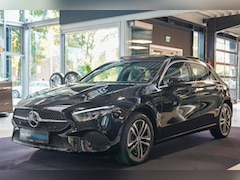 Mercedes-Benz A-klasse - 250 e FACELIFT * LED, MBUX+, PANORAMA, TREKH, CAMERA, STUURVERW * 1e EIG - Slechts 9.675km