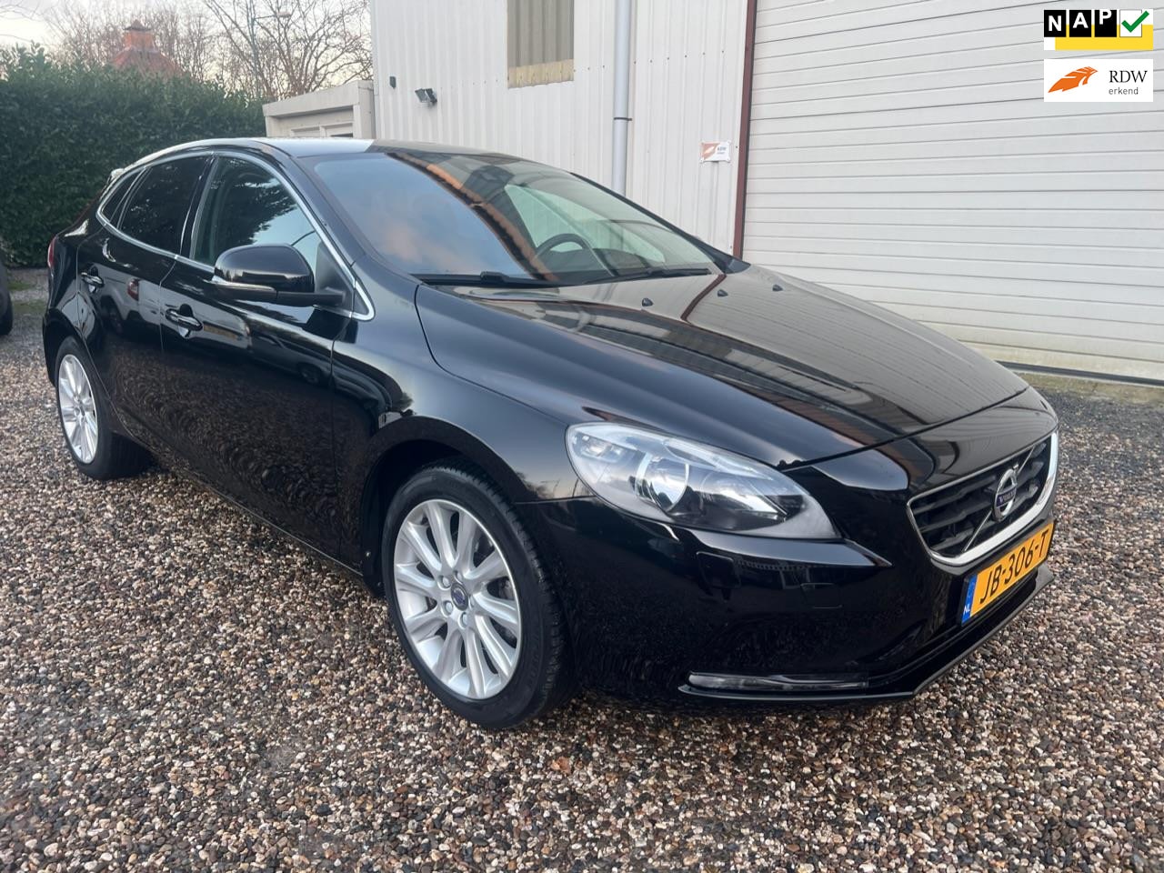 Volvo V40 - 2.0 T3 Momentum LEER.NAVI.NAP! - AutoWereld.nl