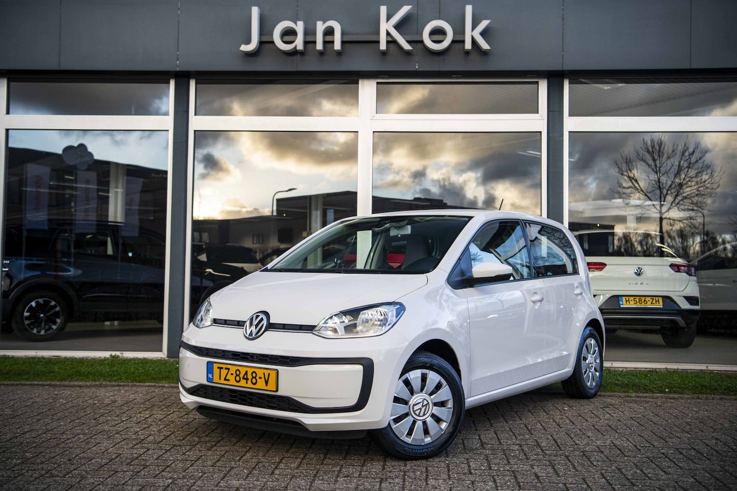 Volkswagen Up! - 1.0 BMT move up! | Cruise Control | Bluetooth | Lichtsensor - AutoWereld.nl