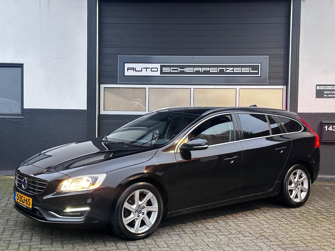 Volvo V60 - 2.0 D4 Summum I LEER I NAVI I AIRCO I CC - AutoWereld.nl