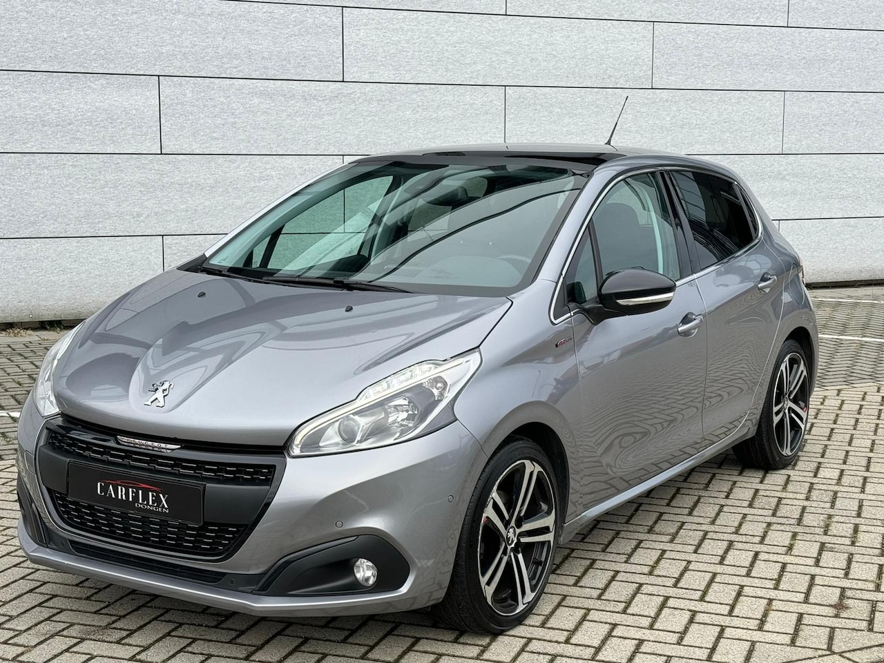 Peugeot 208 - 1.2 PureTech GT-Line PANO/NAVI/LED - AutoWereld.nl