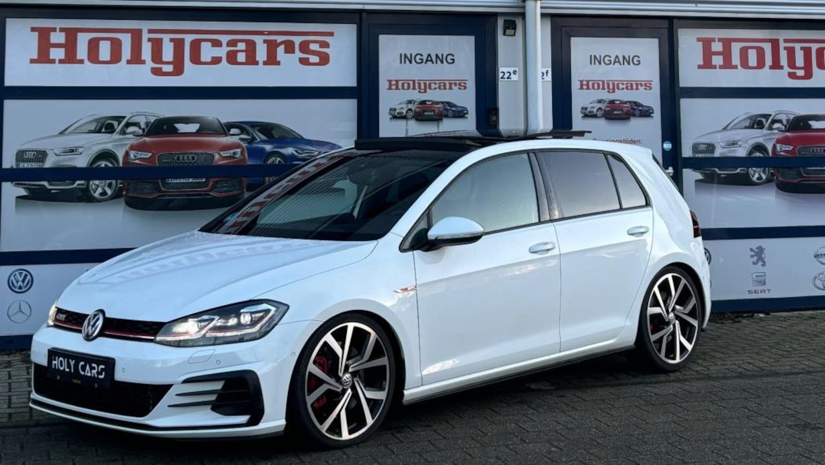 Volkswagen Golf - 7.5 2.0 TSI GTI | VIRTUAL | PANO | KEYLESS | CAMERA - AutoWereld.nl