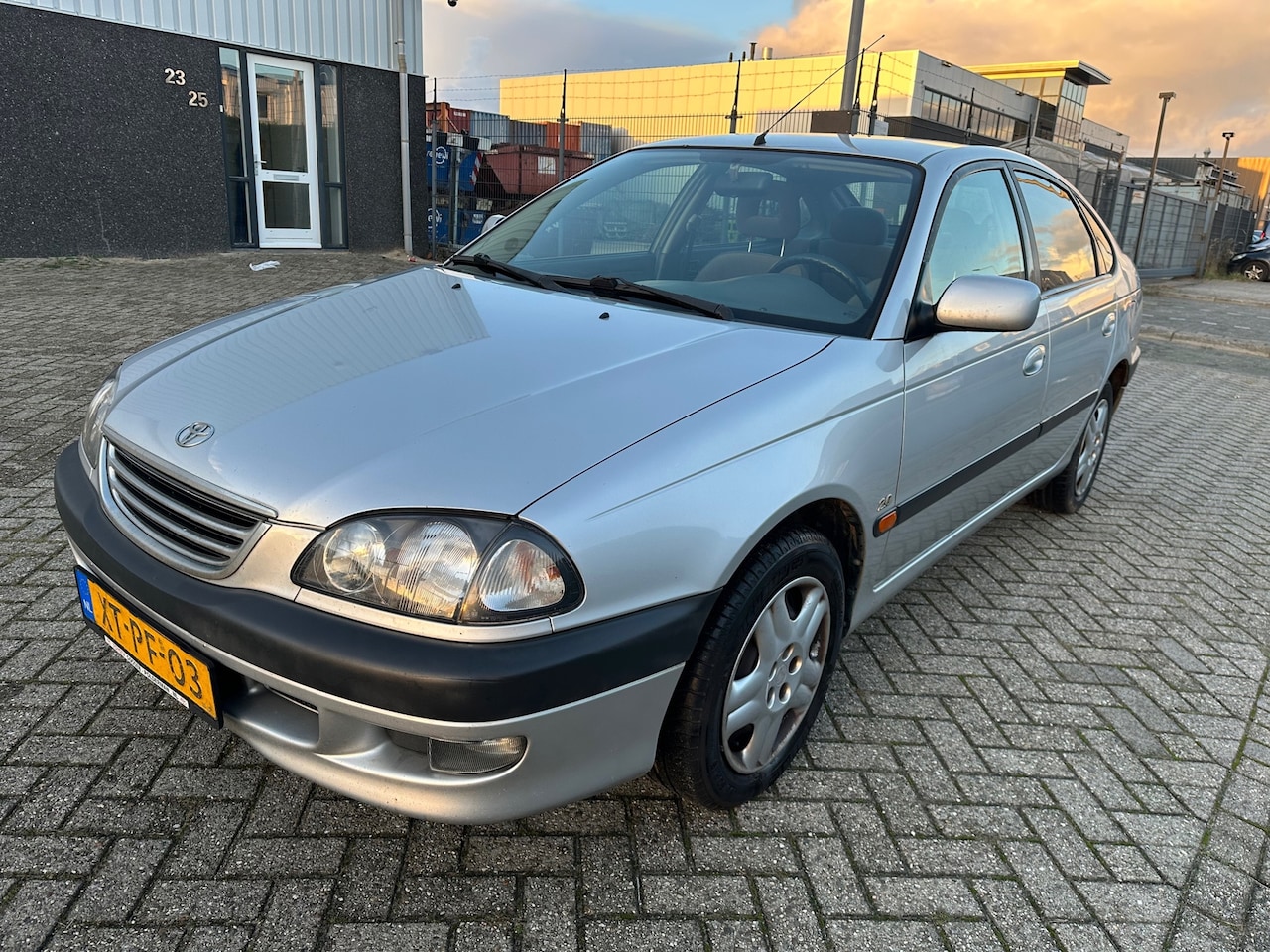 Toyota Avensis - 2.0 Sol AUTOMAAT AIRCO - AutoWereld.nl