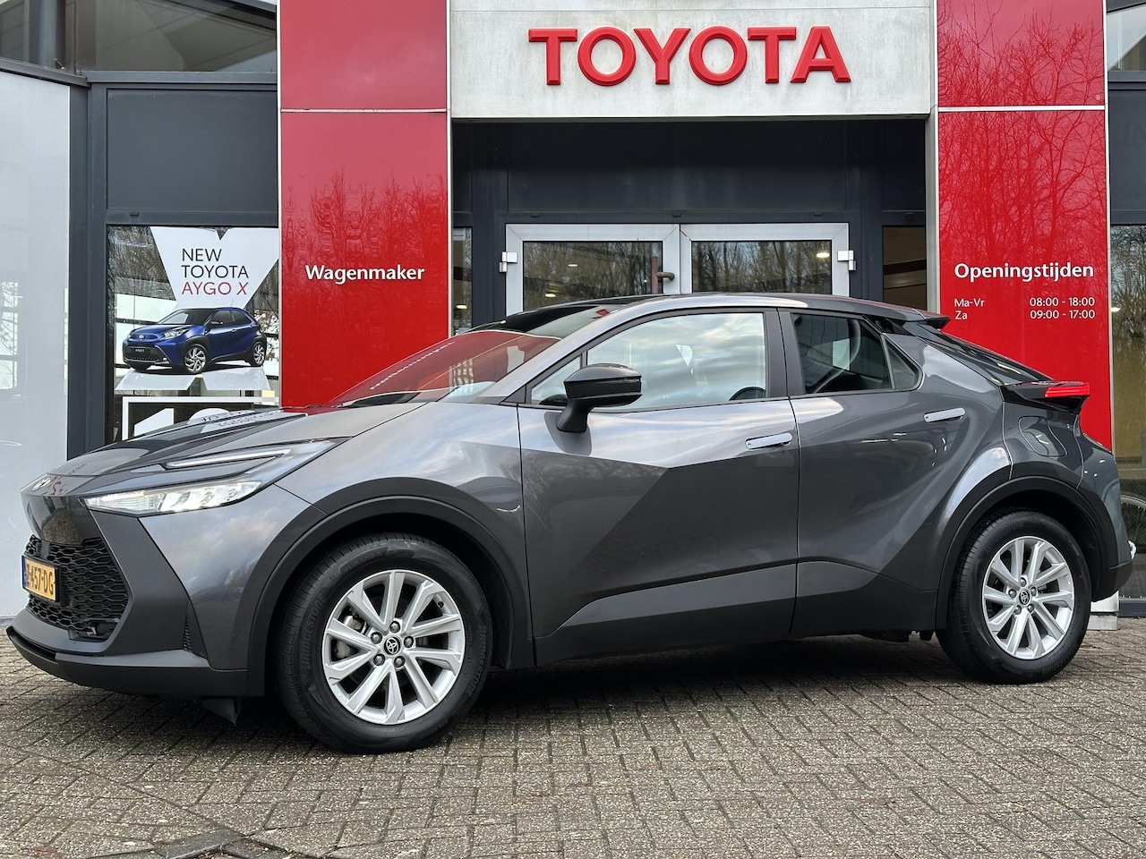 Toyota C-HR - 1.8 HYBRID 140 ACTIVE NAVI AD-CRUISE LM-VELGEN CAMERA NL-AUTO - AutoWereld.nl