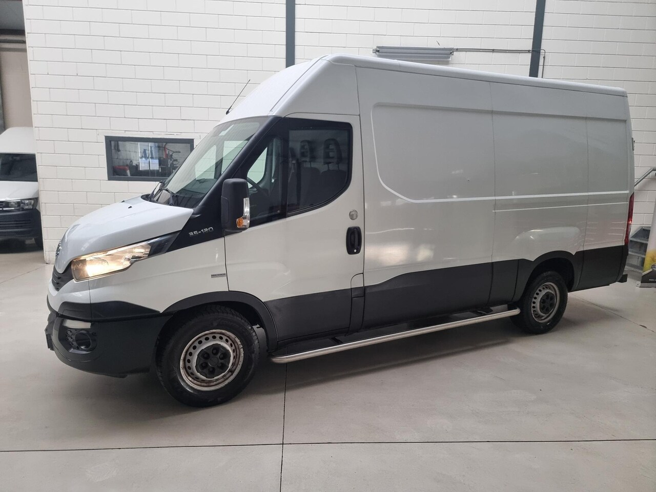 Iveco Daily - 35S12V 2.3 352 H3 L Automaat | Trekhaak | Ecc | Audio - AutoWereld.nl