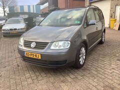 Volkswagen Touran - 1.6-16V FSI TURIJN nieuwe distributie en koppeling