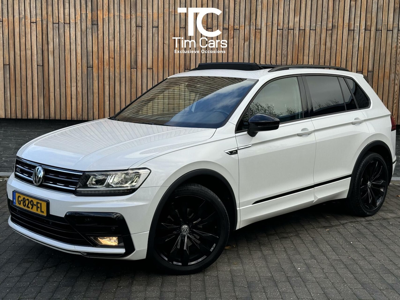 Volkswagen Tiguan - 1.5 TSI R-line Automaat | Panorama | Leer | LED Verlichting | Actief Demping Systeem | Ach - AutoWereld.nl