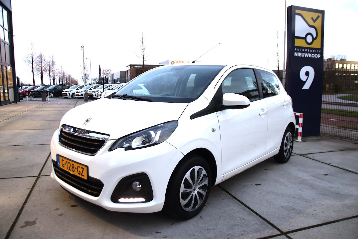 Peugeot 108 - 1.0 e-VTi Sparco PDC, Navi, Multimedia, Airco, 5drs Nieuwjaar actie! - AutoWereld.nl