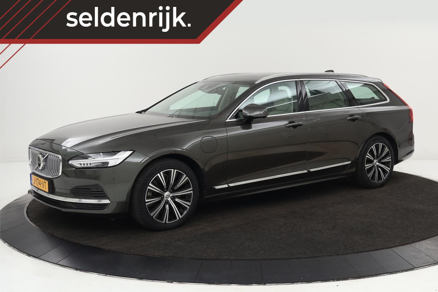 Volvo V90 - 2.0 T6 AWD Business Pro | Panoramadak | 360 camera | Stoel & stuurverwarming | Carplay | L - AutoWereld.nl