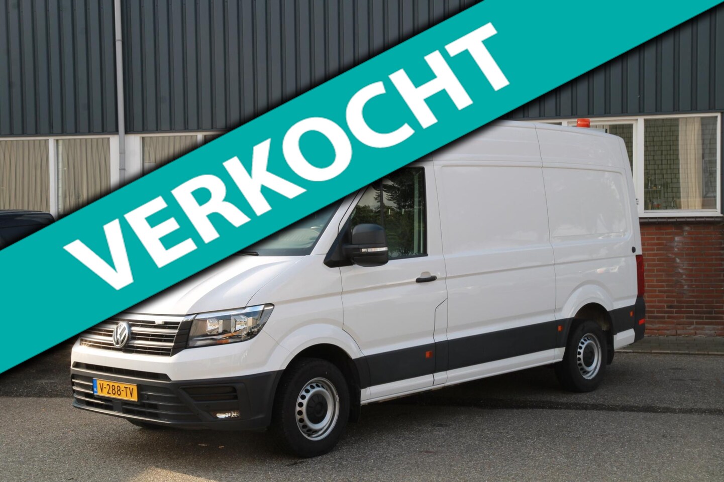 Volkswagen Crafter - 35 2.0 TDI 177PK L3H3 Highline / Trekhaak / Carplay / Gev. stoel - AutoWereld.nl