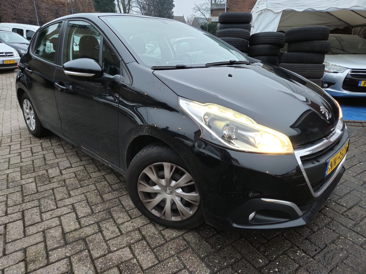 Peugeot 208 - 1.2 PureTech Blue Lion NAVI TEL OLIEPROBLEEM! - AutoWereld.nl