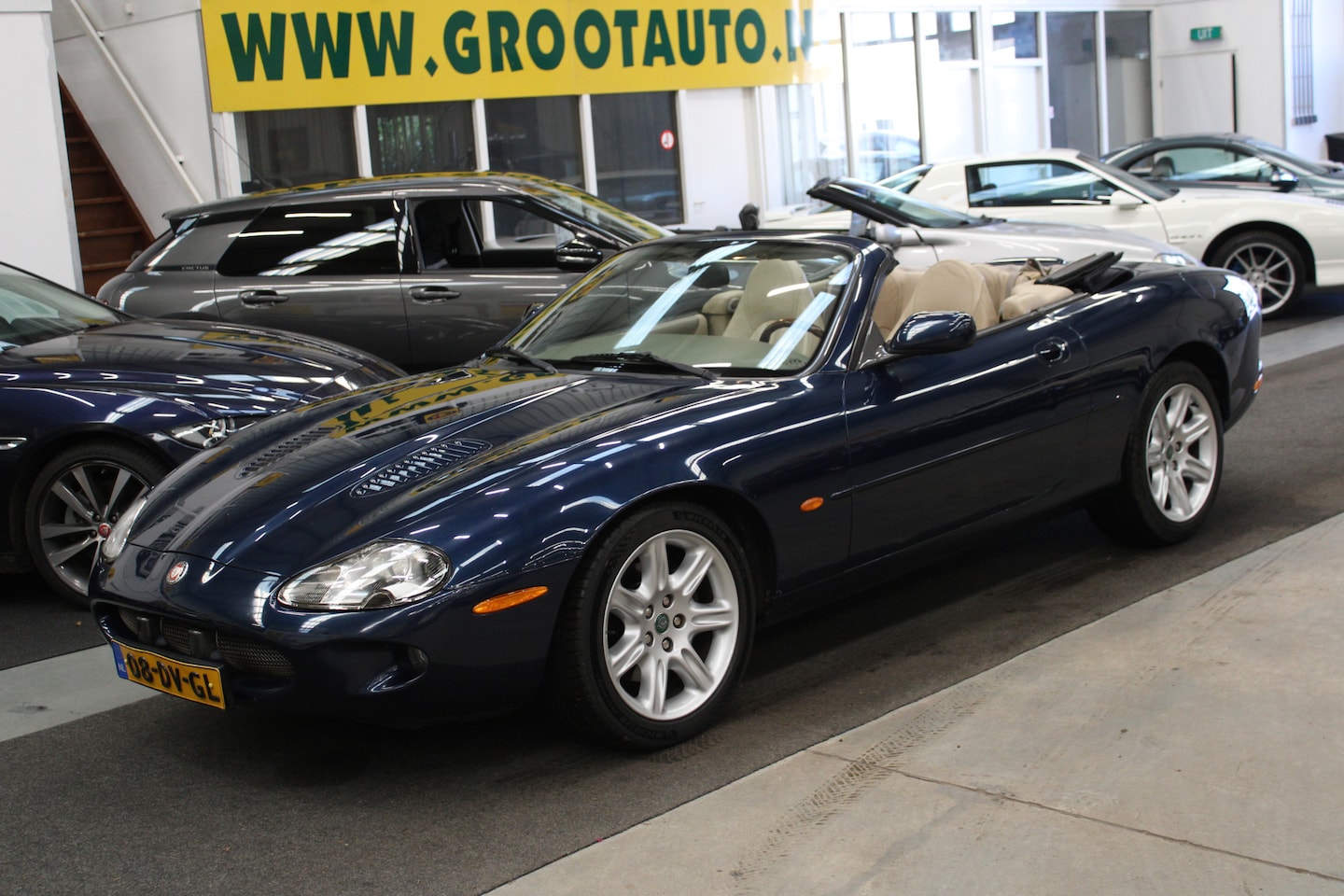 Jaguar XK8 - 4.0 V8 Convertible Automaat 1e eigenaar, Airco, Cruise control - AutoWereld.nl