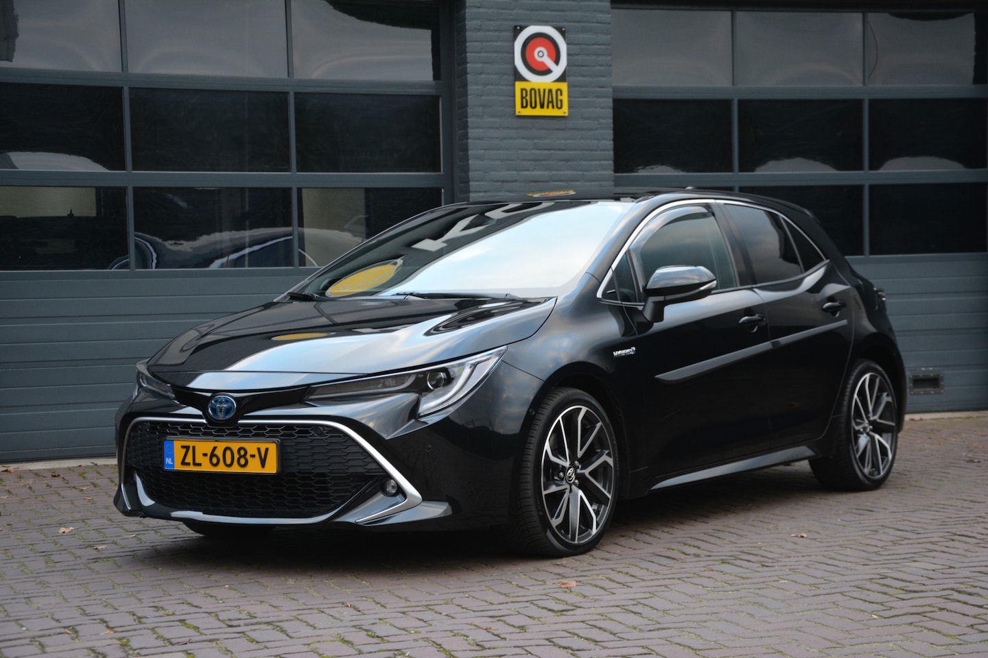 Toyota Corolla - 2.0 Hybrid Business Sport Intro 2.0 Hybrid Business Sport Intro - AutoWereld.nl