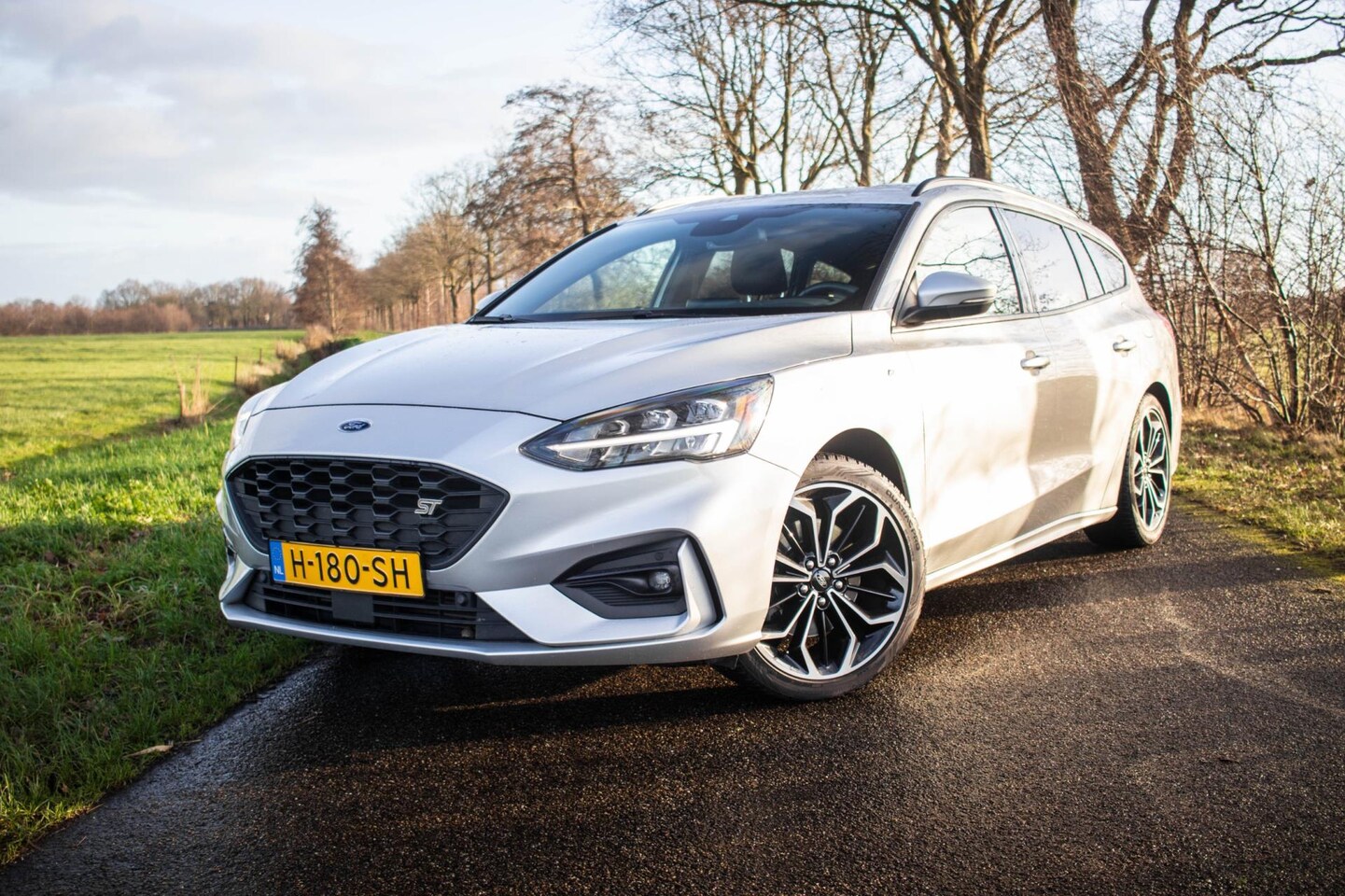 Ford Focus Wagon - 1.0 EcoBoost ST Line Business | 18'' | Trekhaak - AutoWereld.nl