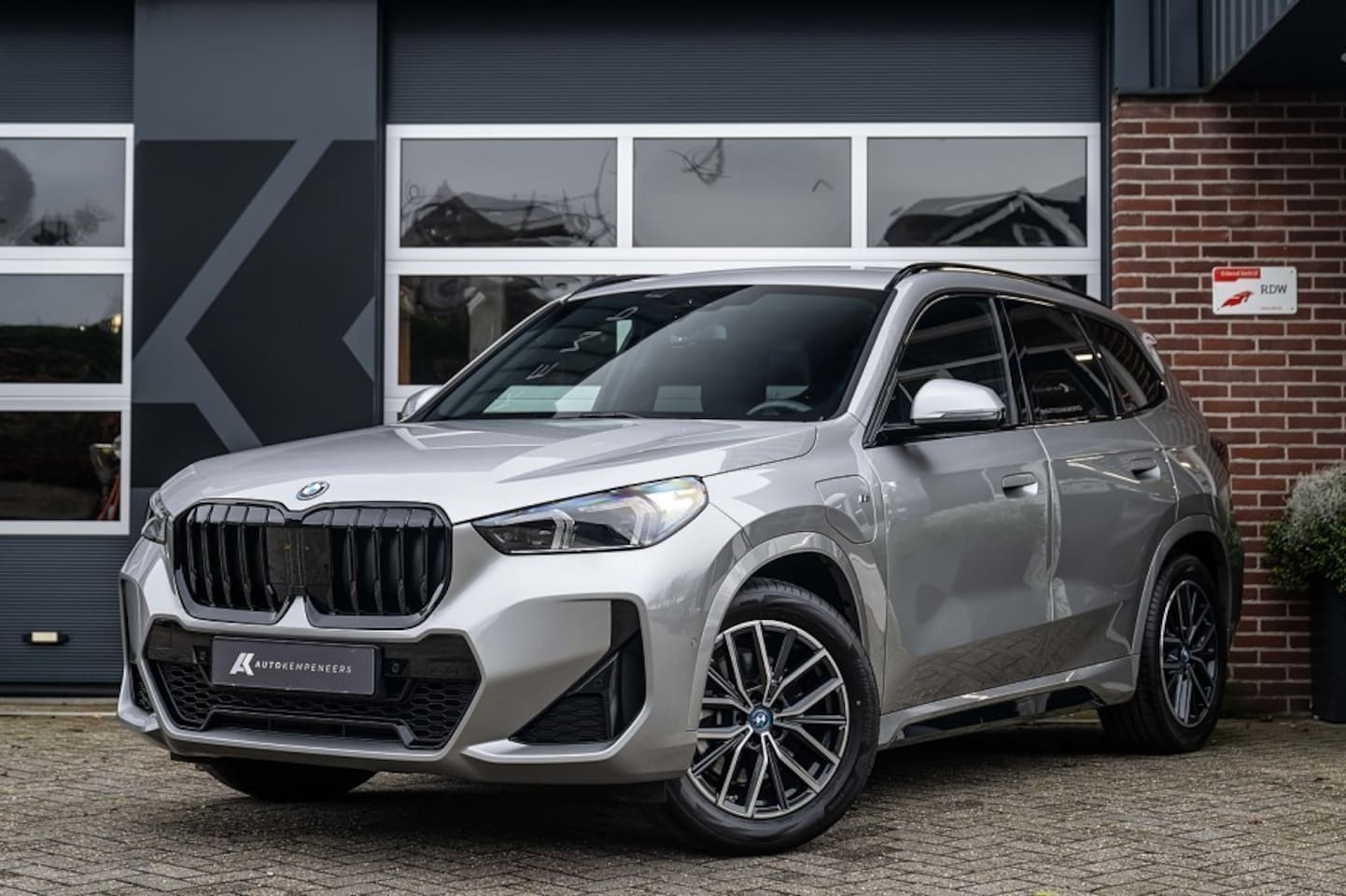 BMW X1 - xDrive25e M Sport | Shadow | Driving Ass. Plus | Camera | Adapt. Led | Stoelverwarming | 1 - AutoWereld.nl