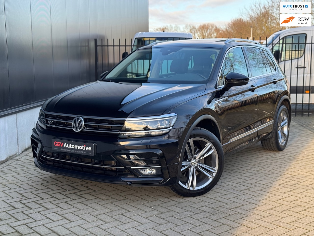 Volkswagen Tiguan - 1.5 TSI ACT R-Line Pano Navi ACC Camera Memory stoelen Stoelverwarming - AutoWereld.nl