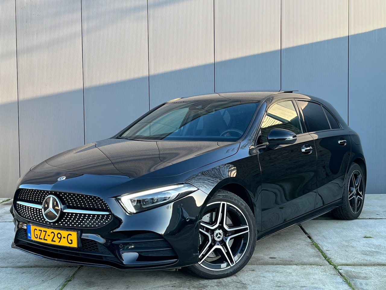 Mercedes-Benz A-klasse - 250e Premium Plus AMG / Panoramadak / Widescreen / Sfeerverlichting / Memory - AutoWereld.nl