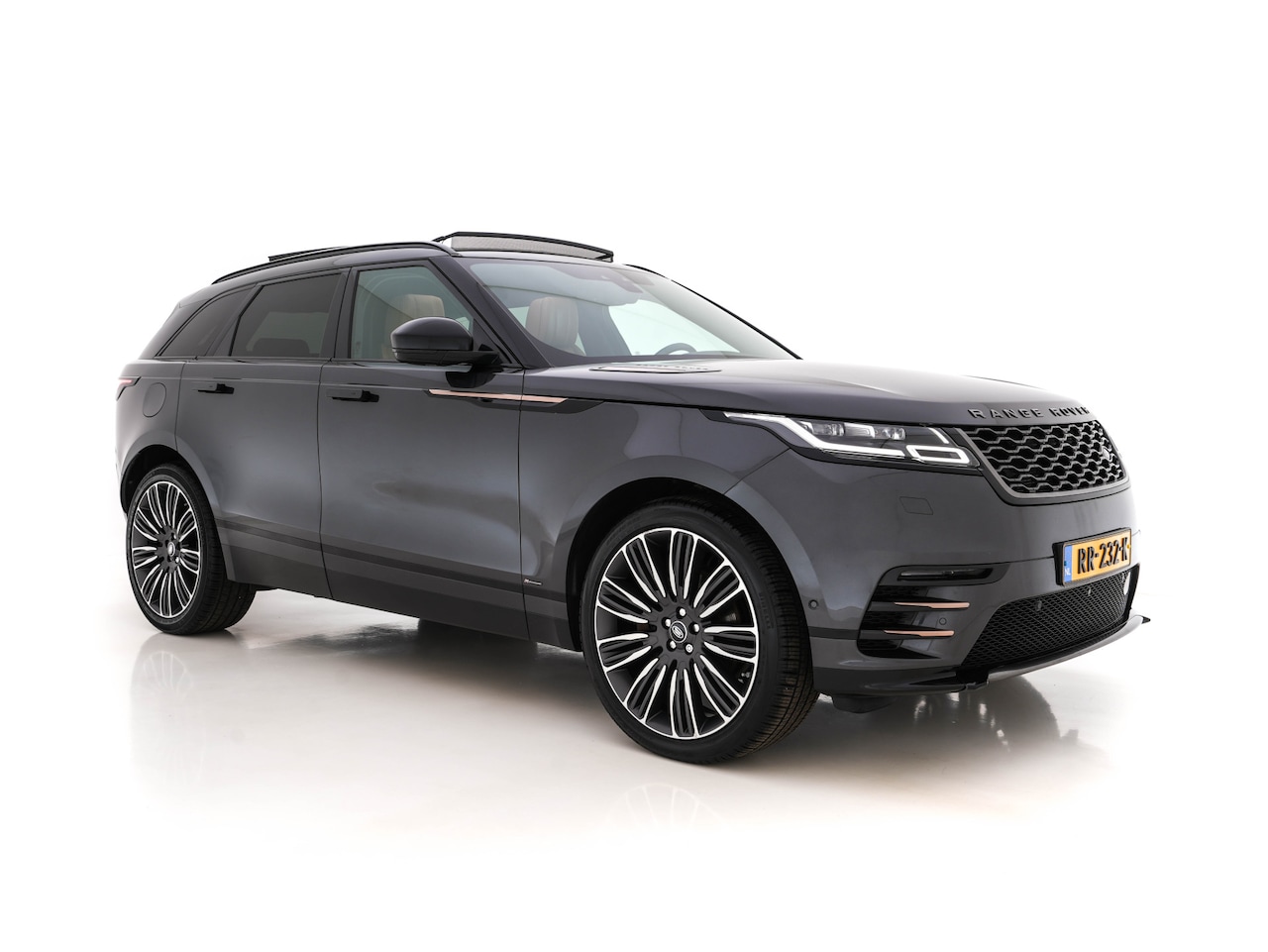 Land Rover Range Rover Velar - 3.0 V6 AWD R-Dynamic HSE Aut. *PANO | HEAD-UP | WINDSOR-FULL-LEATHER | MATRIX-LED | MERIDI - AutoWereld.nl