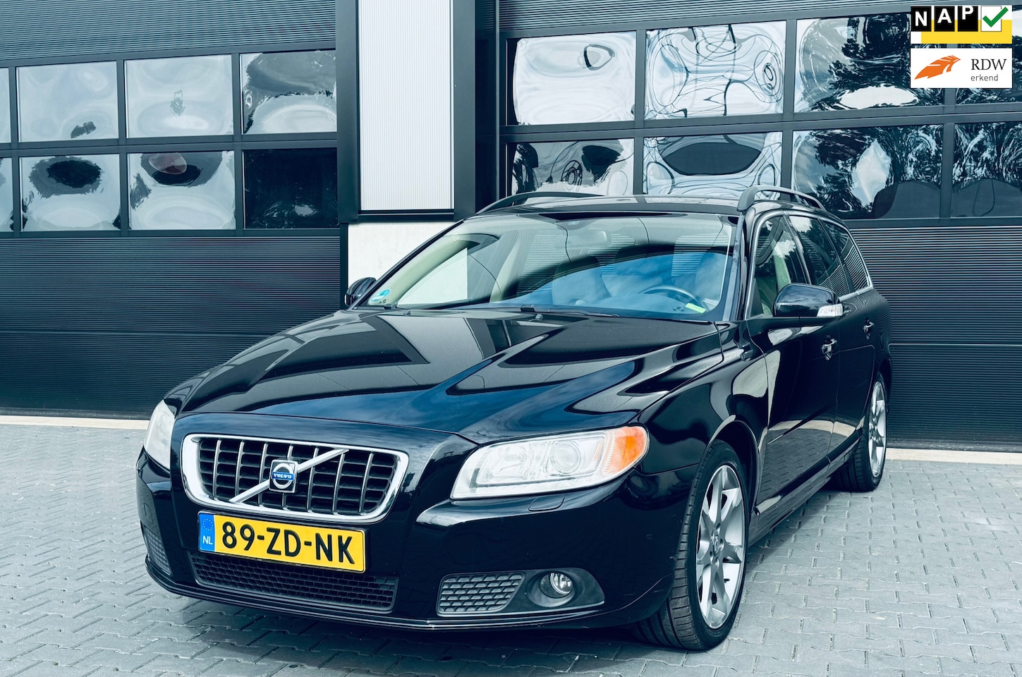 Volvo V70 - 3.2 Summum | AUT | Full option | nette auto | NAP | - AutoWereld.nl