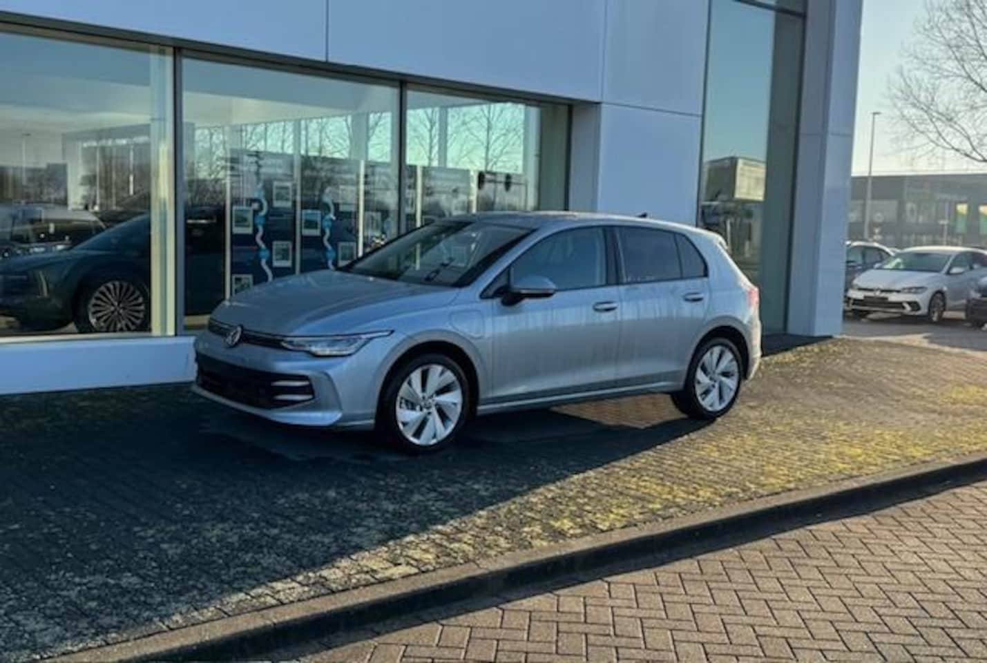 Volkswagen Golf - Life Edition 1.5 eHybrid 150 kW / 204 pk Hatchback 6 versn. DSG | Stoelverwarming | Carpla - AutoWereld.nl