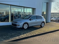 Volkswagen Golf - Life Edition 1.5 eHybrid 150 kW / 204 pk Hatchback 6 versn. DSG | Stoelverwarming | Carpla